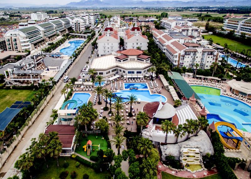 Aydinbey Famous Resort / Aydinbey Famous Resort