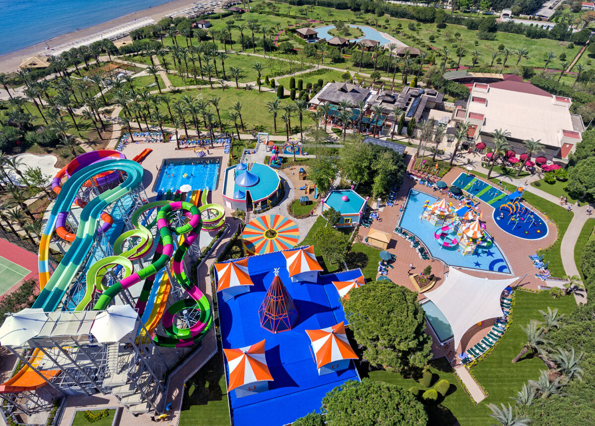 Hotel ušuškan među zelenilom Antalije