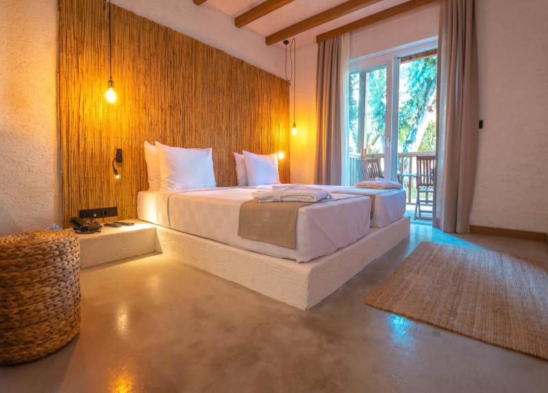 Very Chic Hotel / Very Chic Hotel