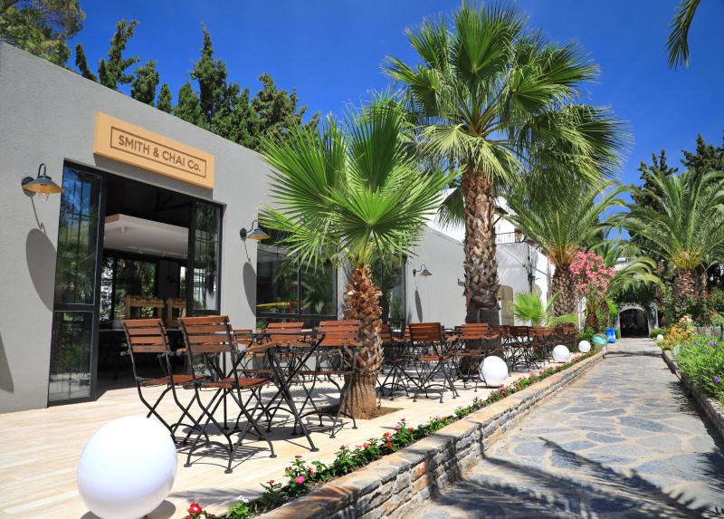 Very Chic Hotel / Very Chic Hotel