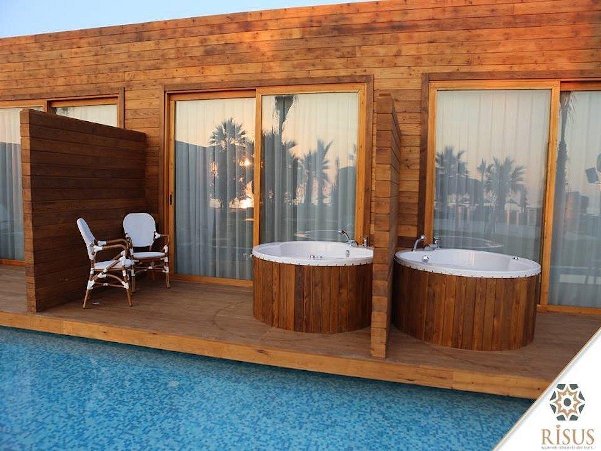 Risus Beach Resort Hotel / Risus Beach Resort Hotel
