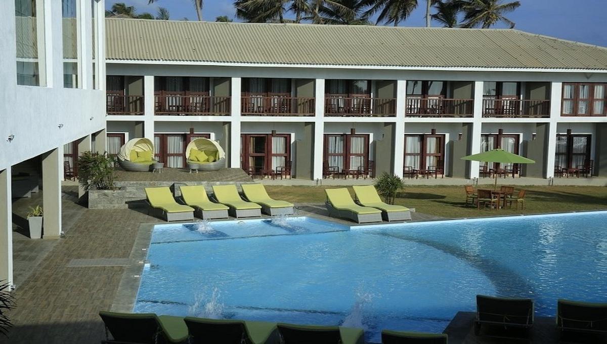 Avenra Beach Hotel / Avenra Beach Hotel