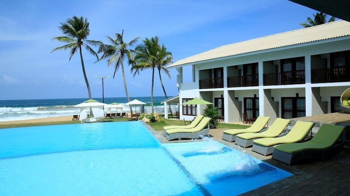 Avenra Beach Hotel / Avenra Beach Hotel