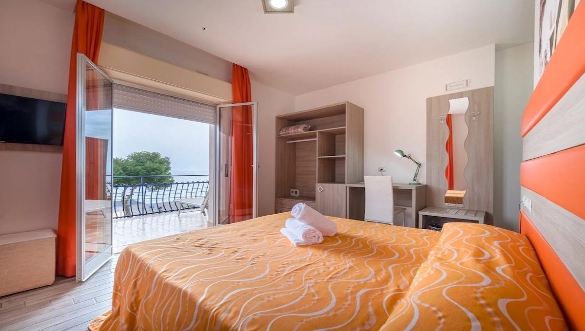 Chrismare / Chrismare