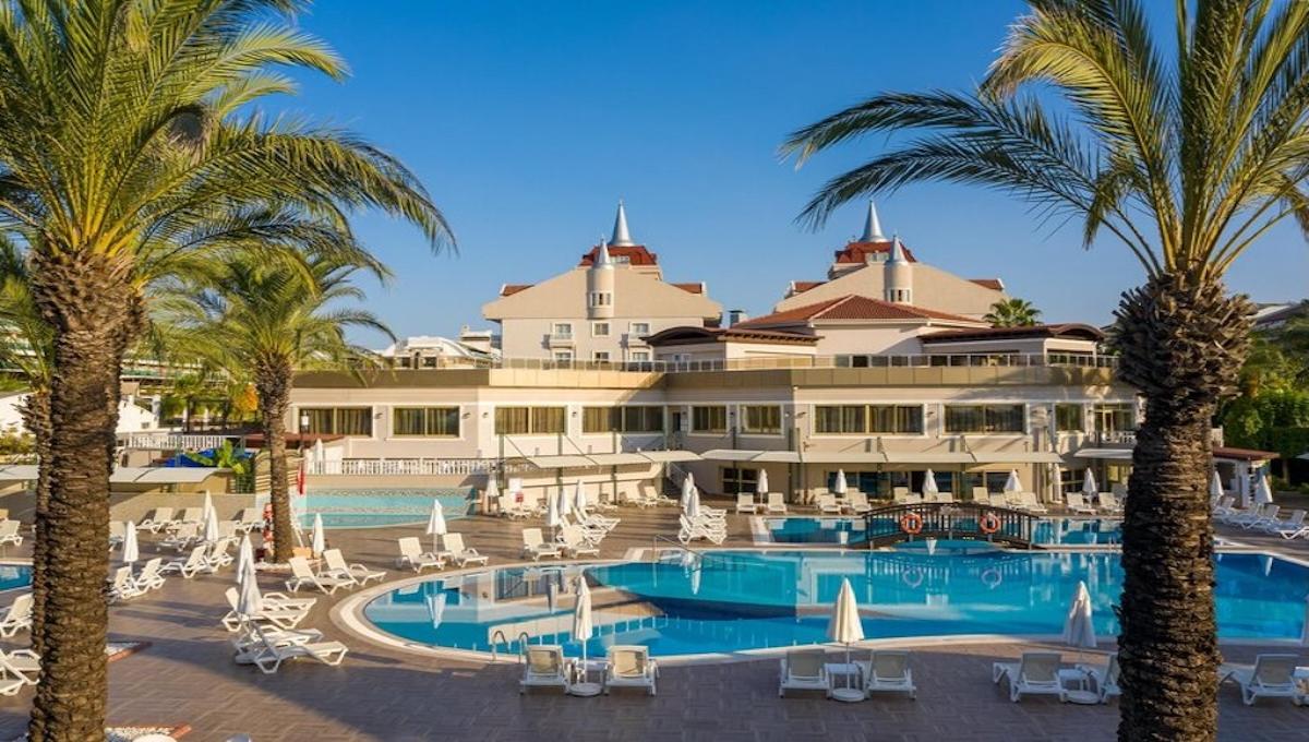 Aydinbey Famous Resort / Aydinbey Famous Resort