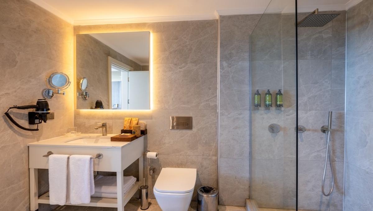 Nirvana Cosmopolitan / Nirvana Cosmopolitan