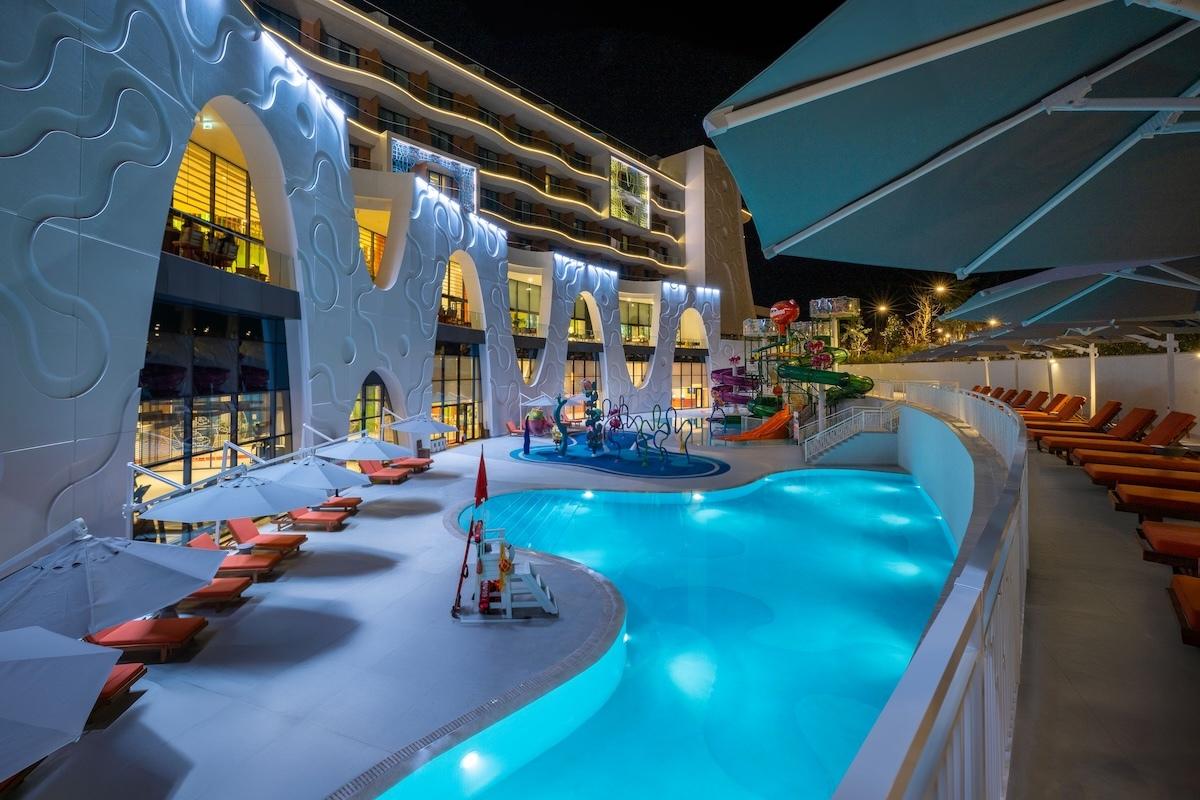 The Land Of Legends Nickelodeon Hotel / The Land Of Legends Nickelodeon Hotel