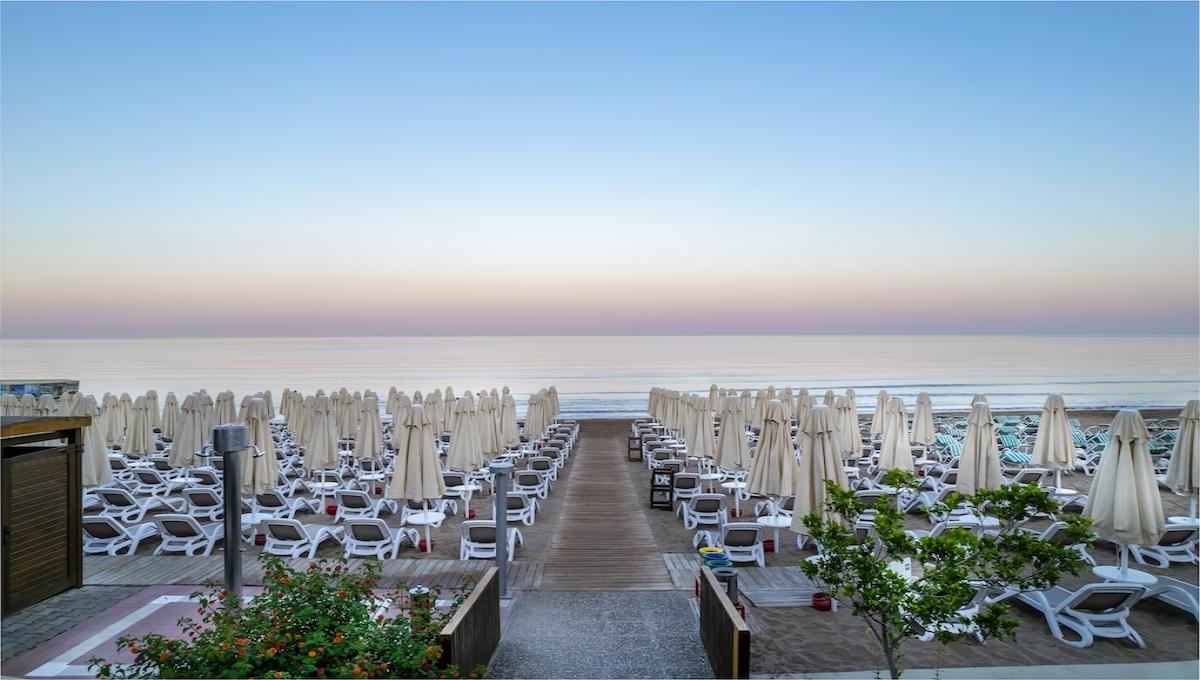 Trendy Side Beach Adult Only 16+ / Trendy Side Beach Adult Only 16+