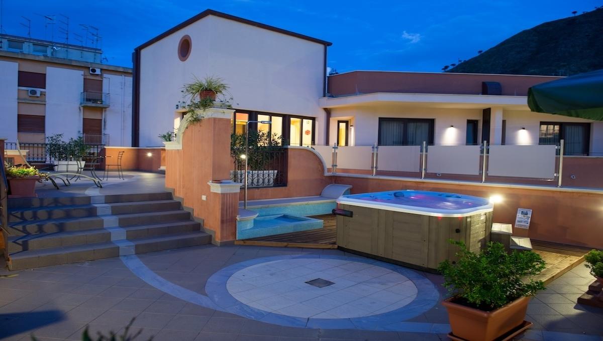 Hotel Artemis / Hotel Artemis