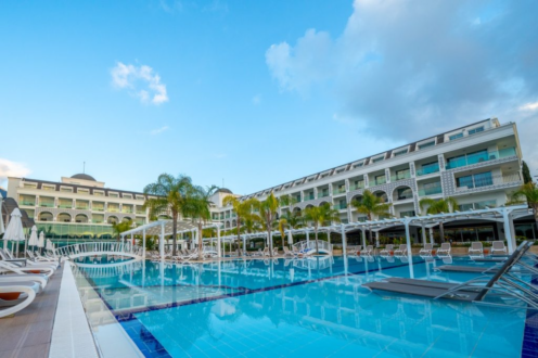 Karmir Resort And Spa